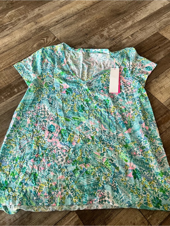 Lilly Pulitzer Tops - Lilly Pulitzer Surf Blue Floral V-Neck Tee with Pink Accents - SC print